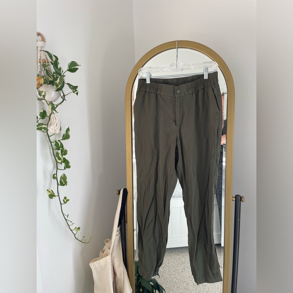 Army green office/casual jogger pants. Worn twice. Great condition.